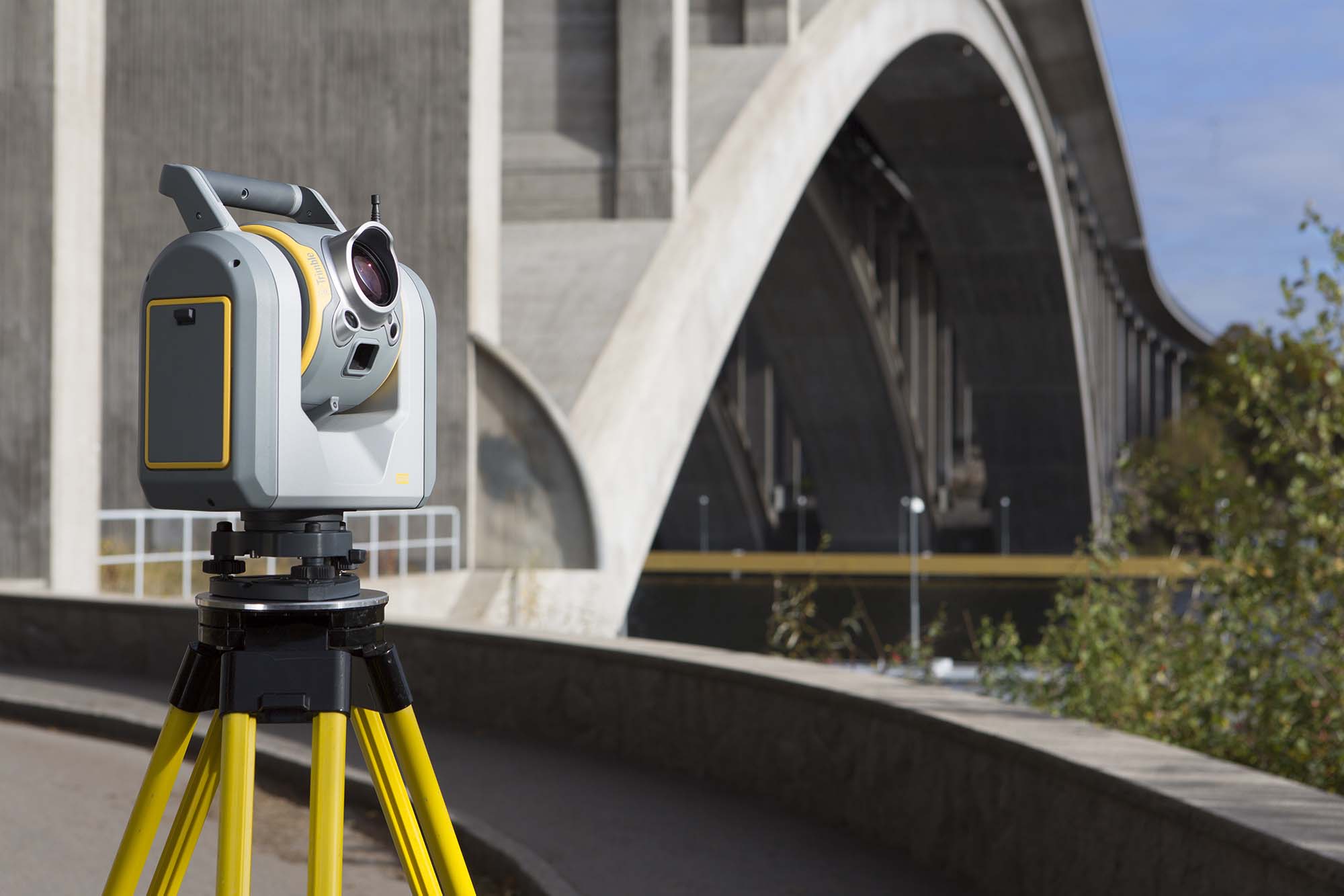 Геодезический мониторинг. Trimble sx10. Тримбл сканер тахеометр. Sx10 тахеометр. Тримбл тахеометр SX.